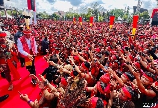Panglima Jilah Pastikan Pasukan Merah Suku Dayak Kawal Jokowi Satu Komando