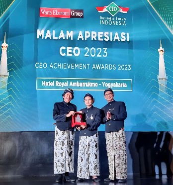 Chief Executive Officer Azarine Cosmetic Raih Penghargaan Young CEO of The Year untuk Kategori Braveheart CEO