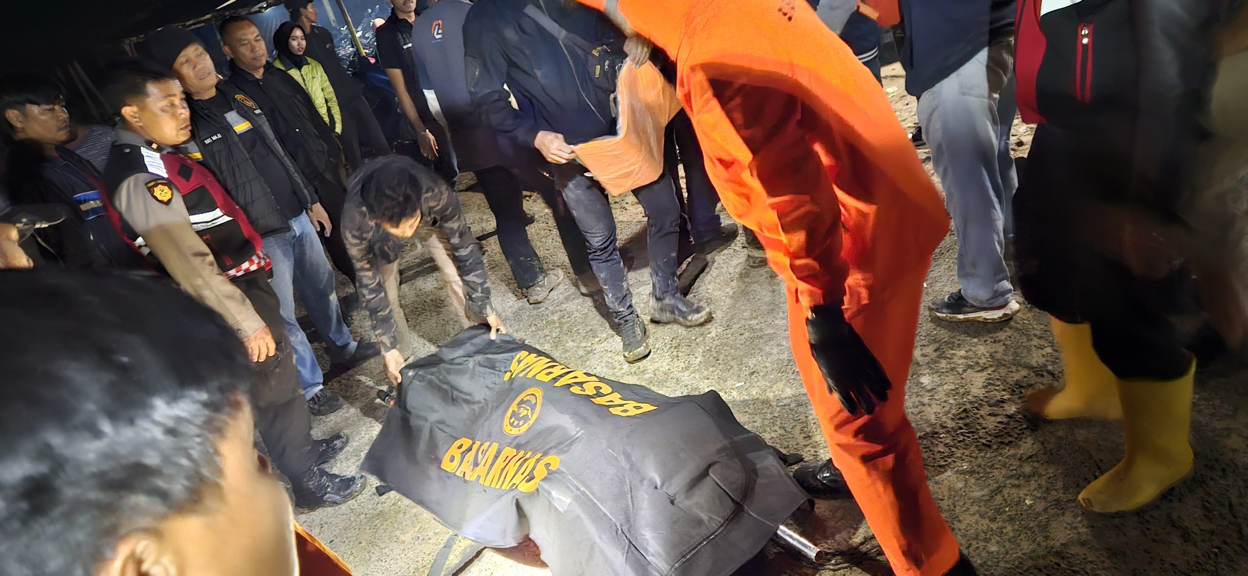 Mahasiswa Vokasi USU Tewas Terjatuh dari Gunung Sibayak, Evakuasi Berlangsung Dramatis