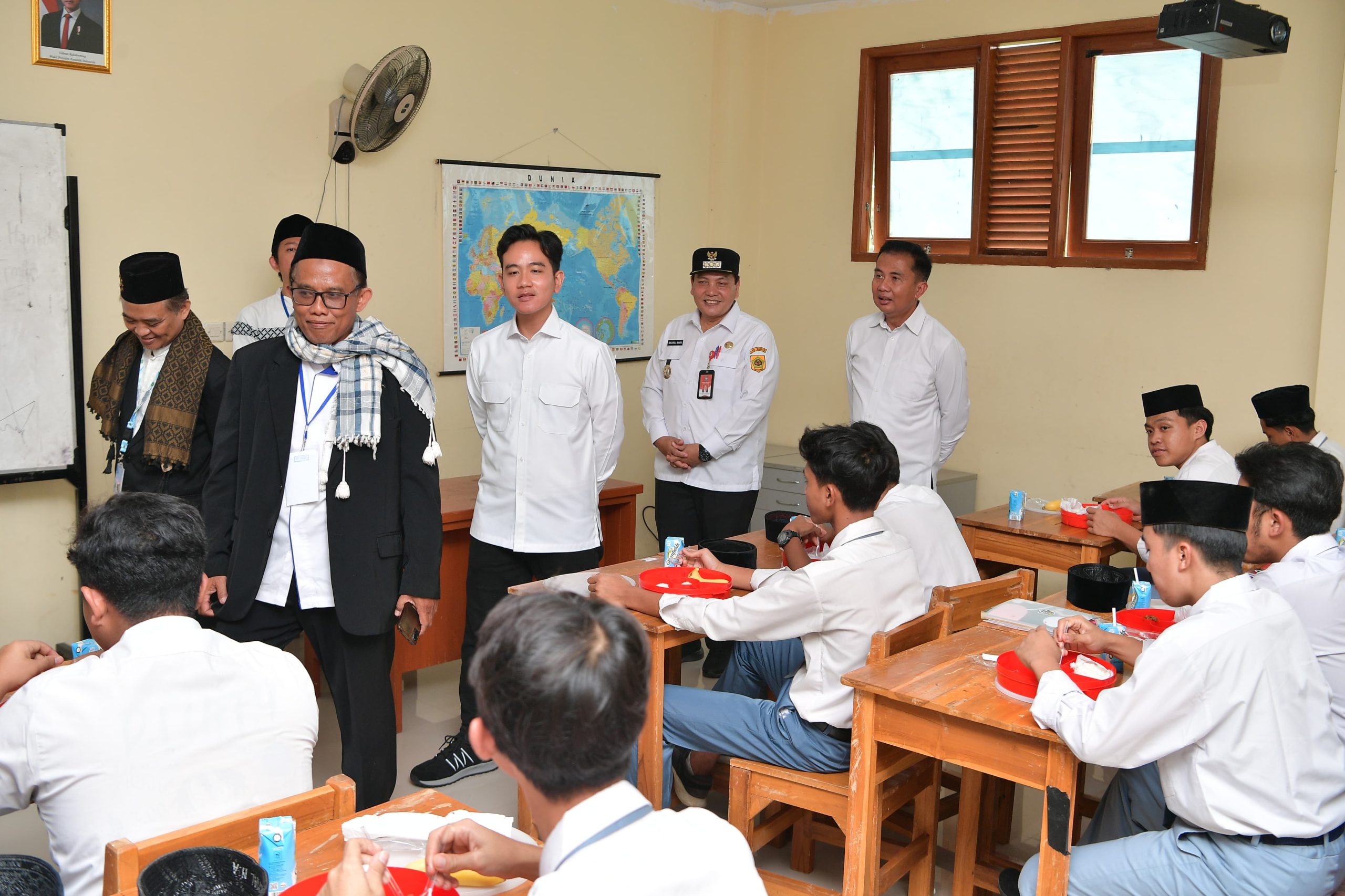 Pesantren Modern Jadi Model Program MBG, Wapres Kunjungi MBS Ki Bagus Hadikusumo