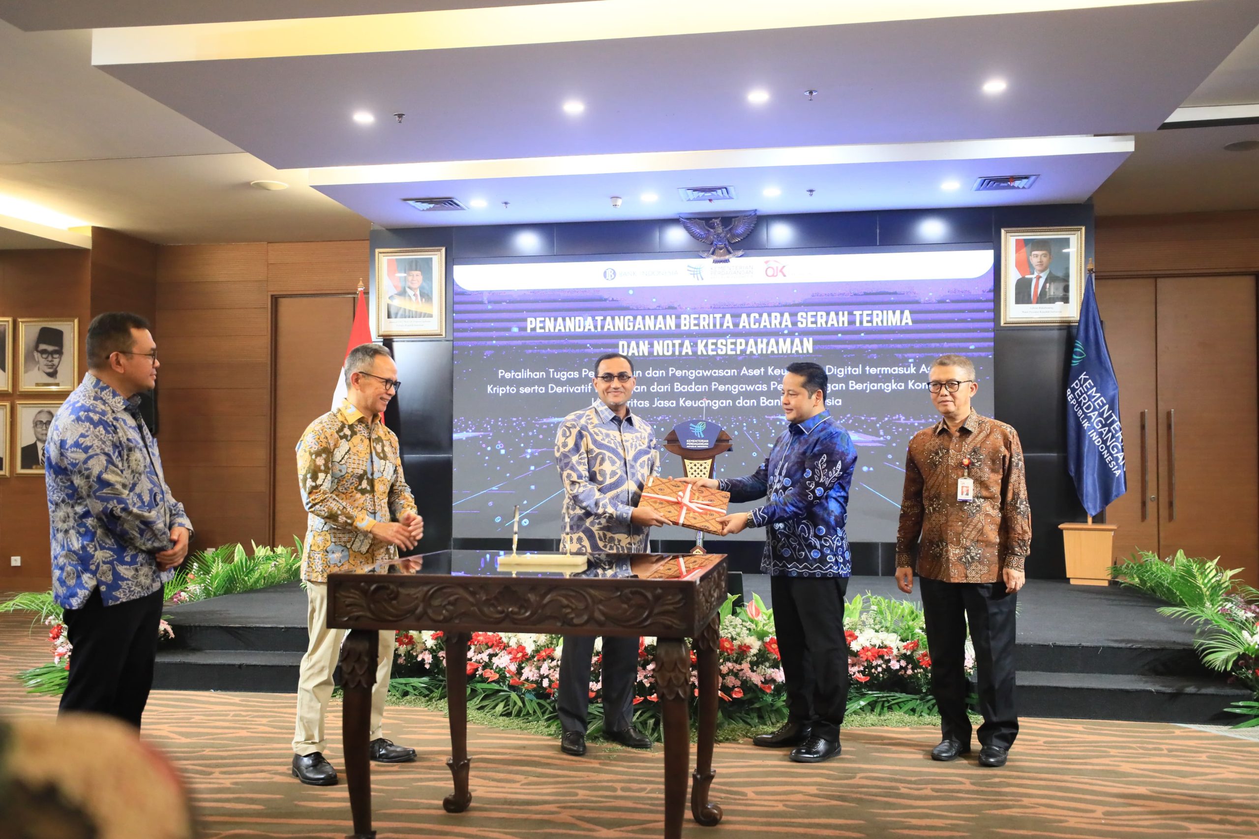 Langkah Baru untuk Stabilitas Keuangan: Pengalihan Tugas Bappebti ke OJK dan BI