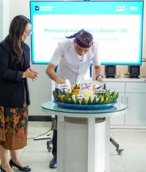 BRI KC Balaraja Rayakan HUT BRI ke-130 dengan Potong Tumpeng Bersama Insan BRILiaN